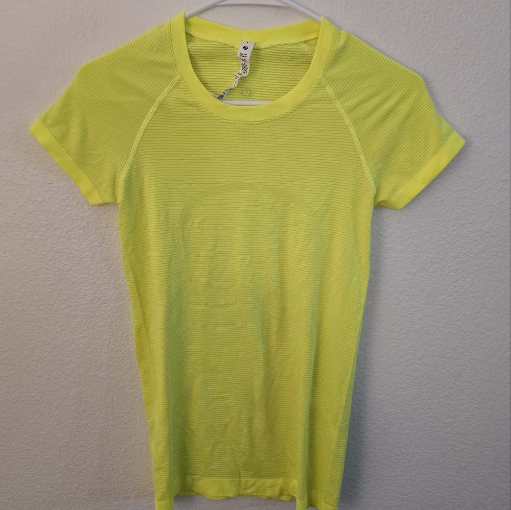Lululemon Swiftly Tech Short Sleeve 2.0 Size 4 Electric Lemon